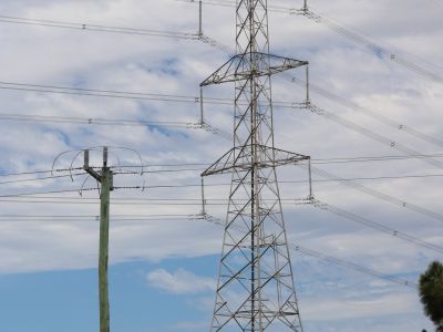 A 500 kV transmission tower outside of Moorabool next to a distribution line. 